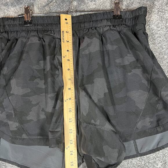 Lululemon Track That Mid-Rise Short 5" Size 12 Camo Black Athletic Yoga Gym - Picture 6 of 8